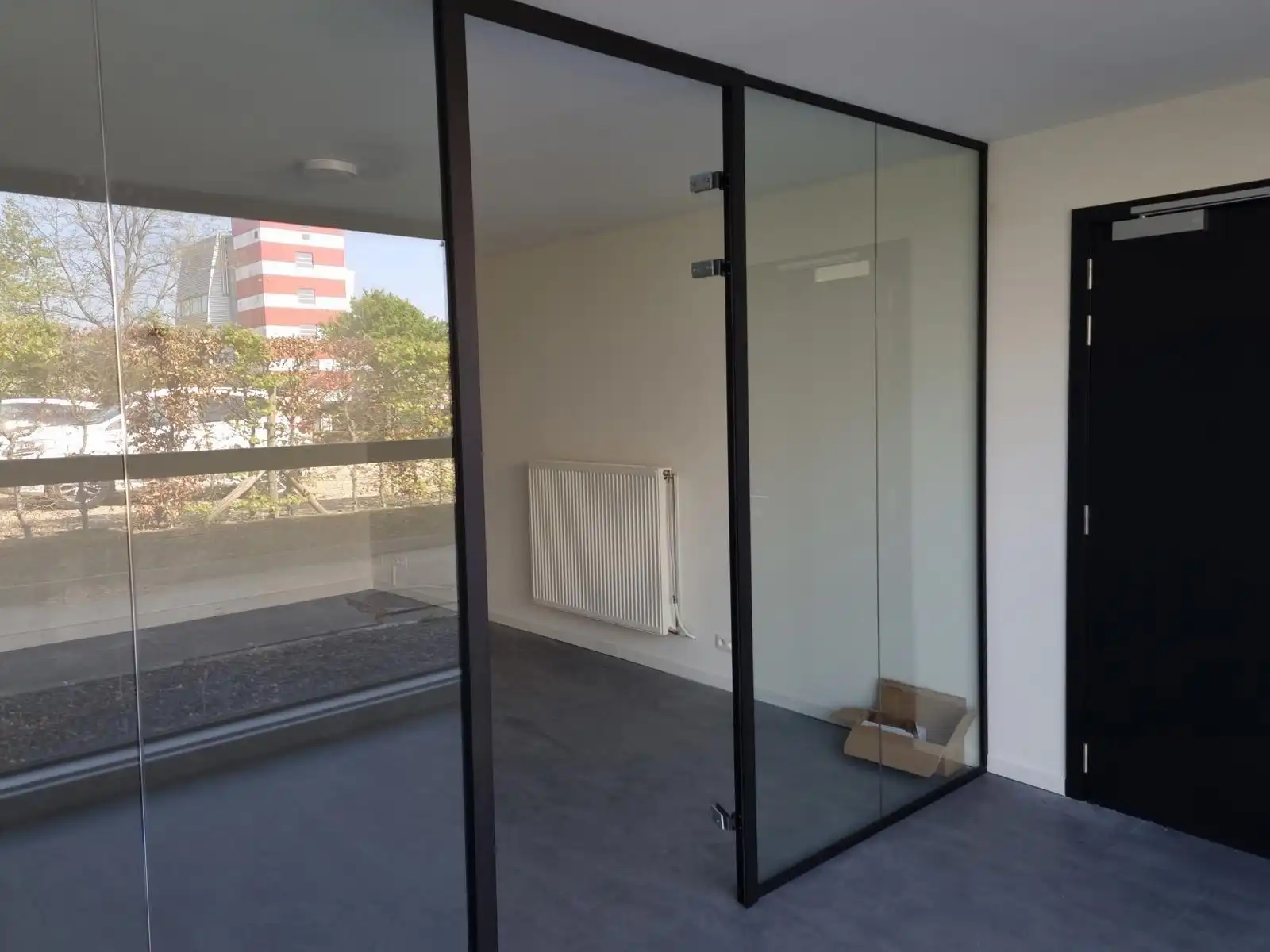 Terbeschikkingstelling van infrastructuur in vernieuwde kantoren met parking, v.a. 21 m², Genk-Noord foto 17