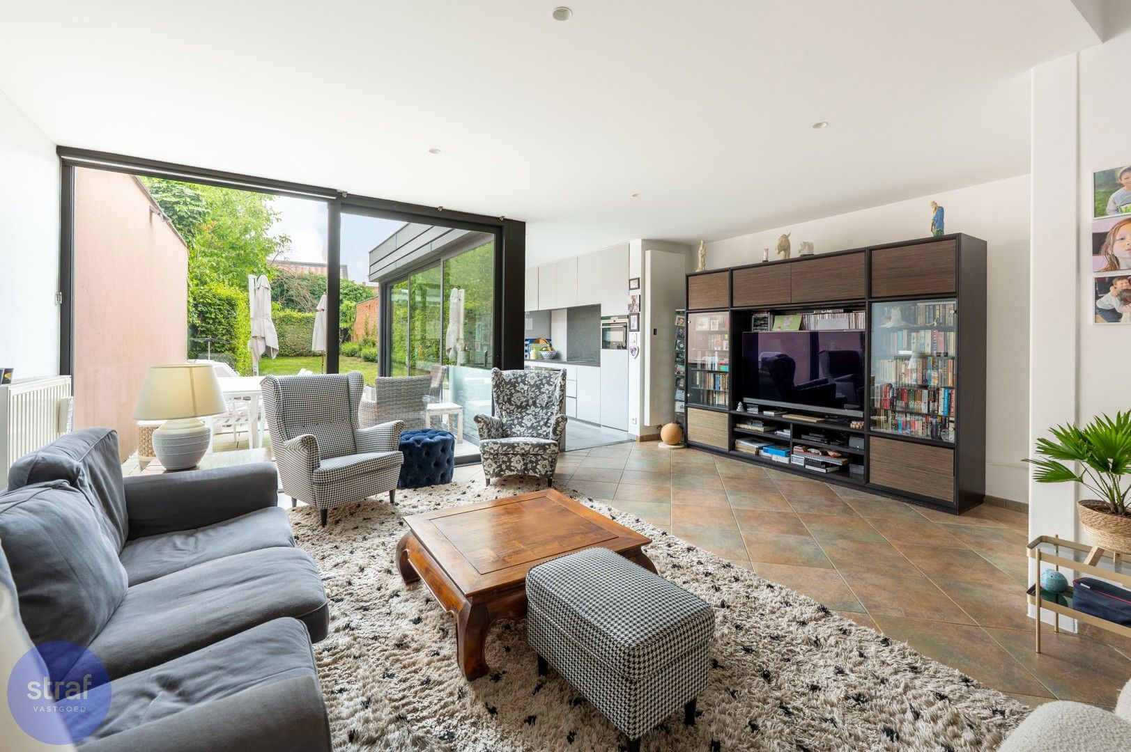 Prachtige rijwoning in Zwijndrecht met hidden gems. foto {{pictureIndex}}