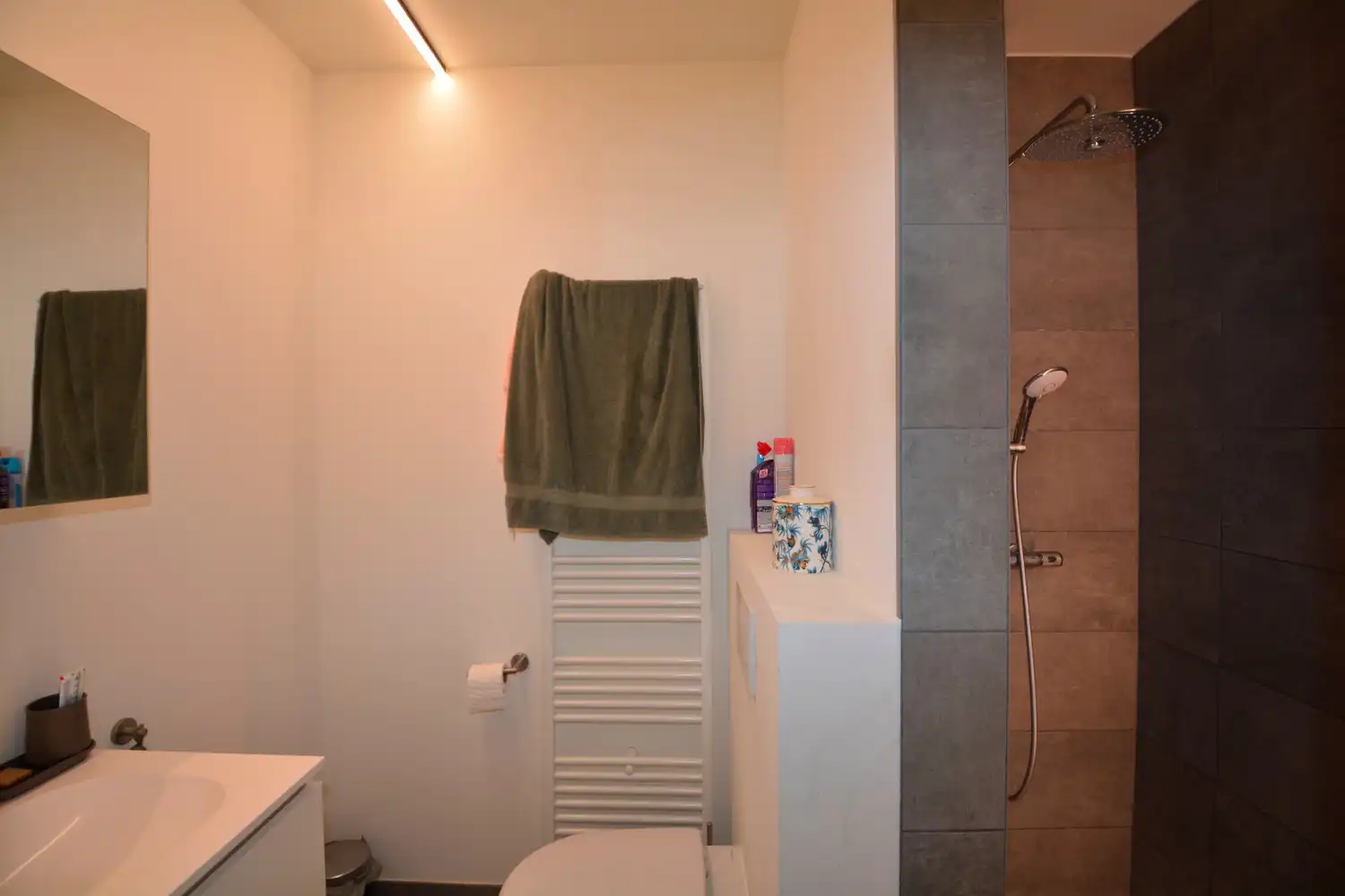 RECENT GERENOVEERD APP. MET 2 SLK, GARAGEBOX & PARKING! foto 10