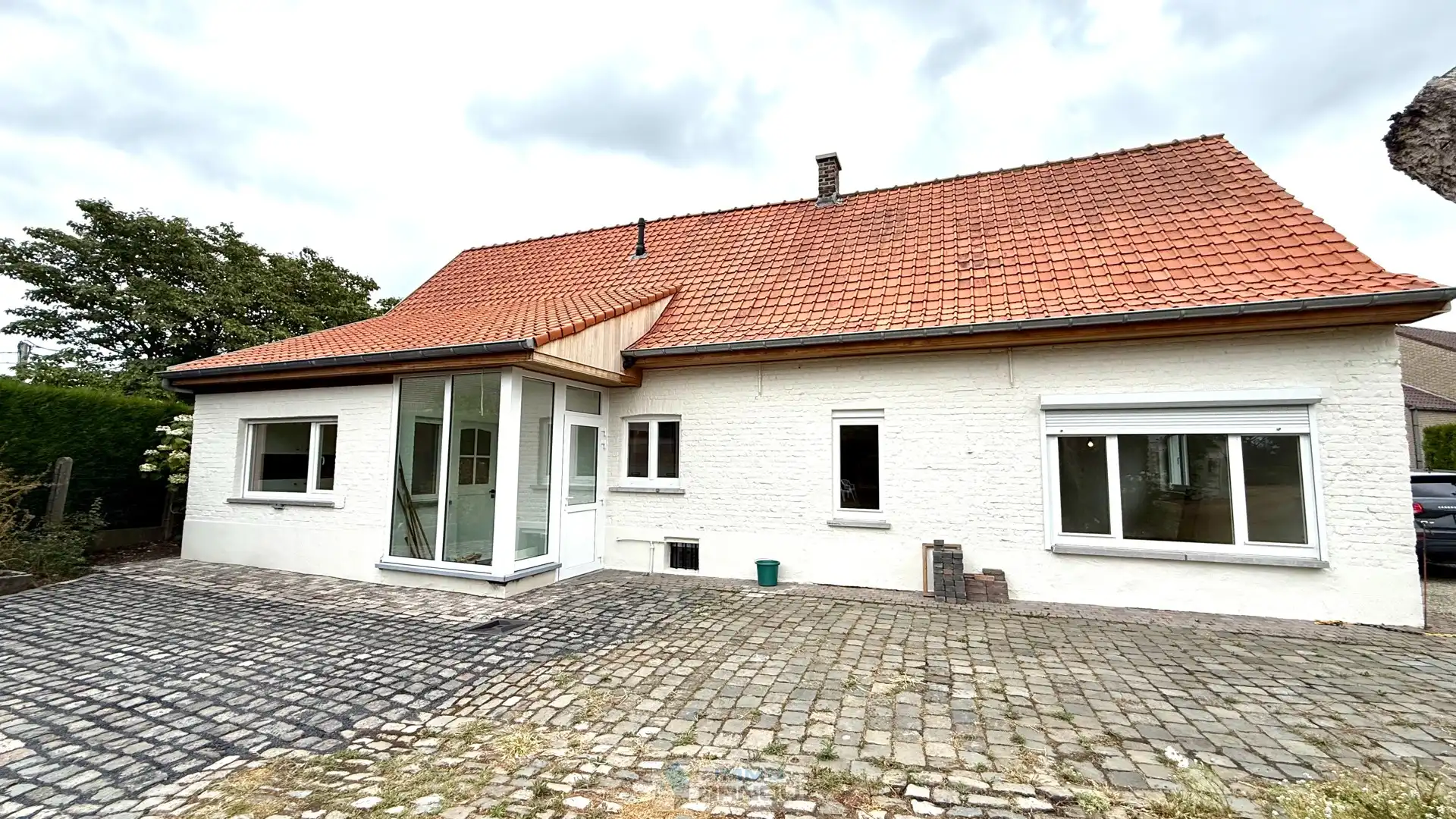 Gerenoveerde gezinswoning met grote tuin foto 14