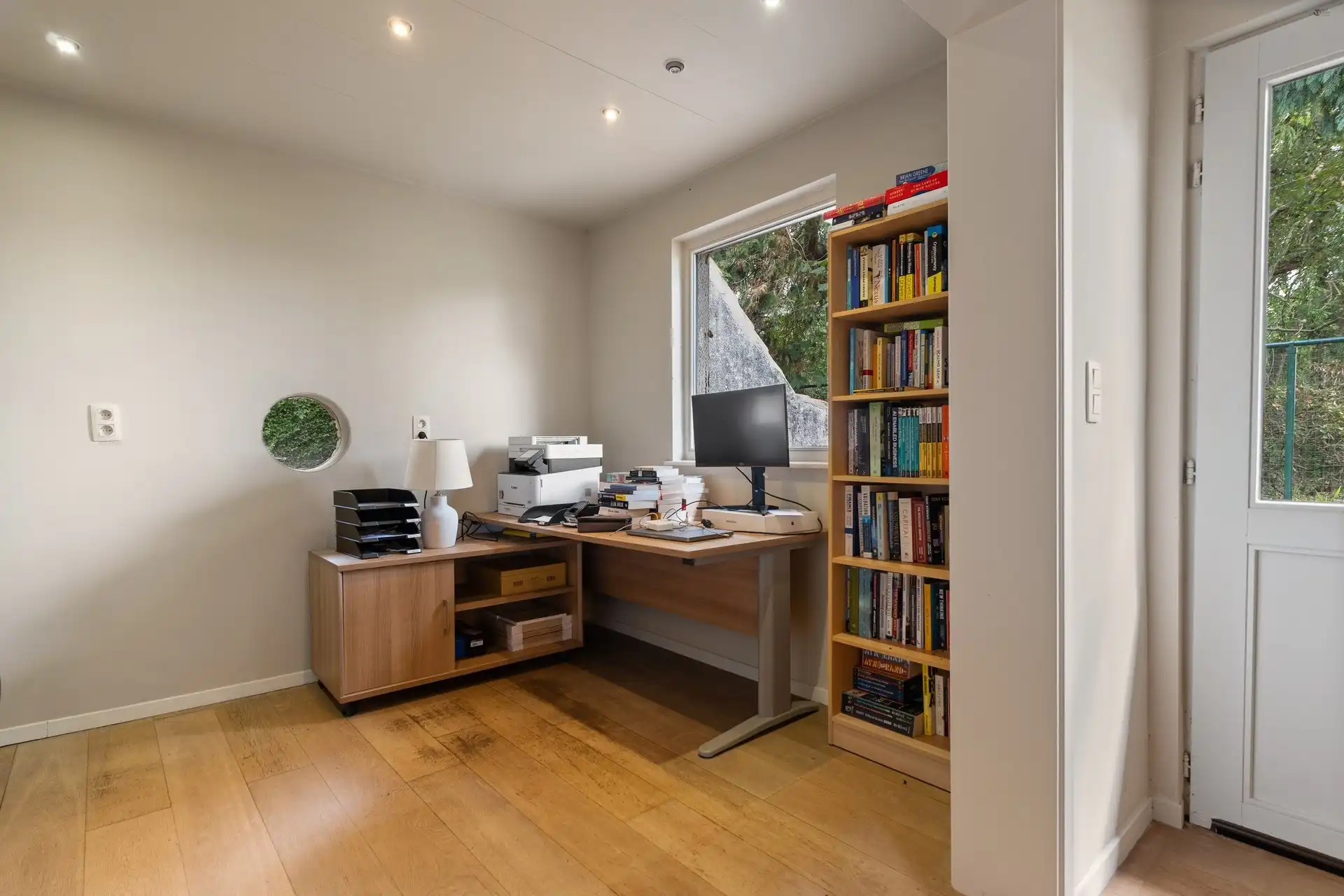Unieke hoeve met bijgebouw op 19.459 m² grond, verscholen in het groen foto 9