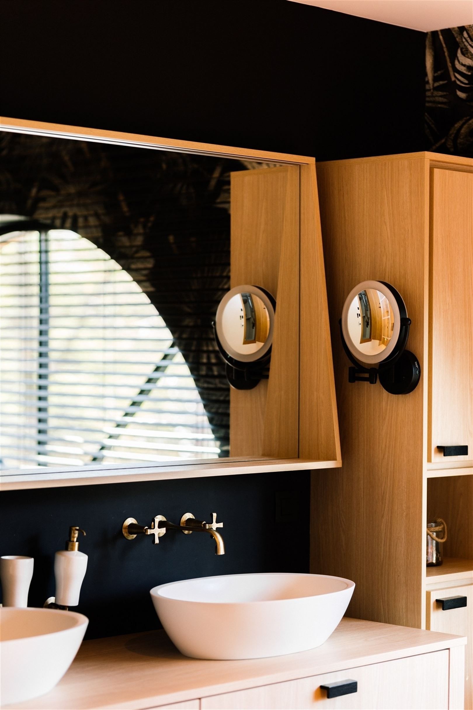 Eigentijdse luxe half open woning in een rustige setting foto 23