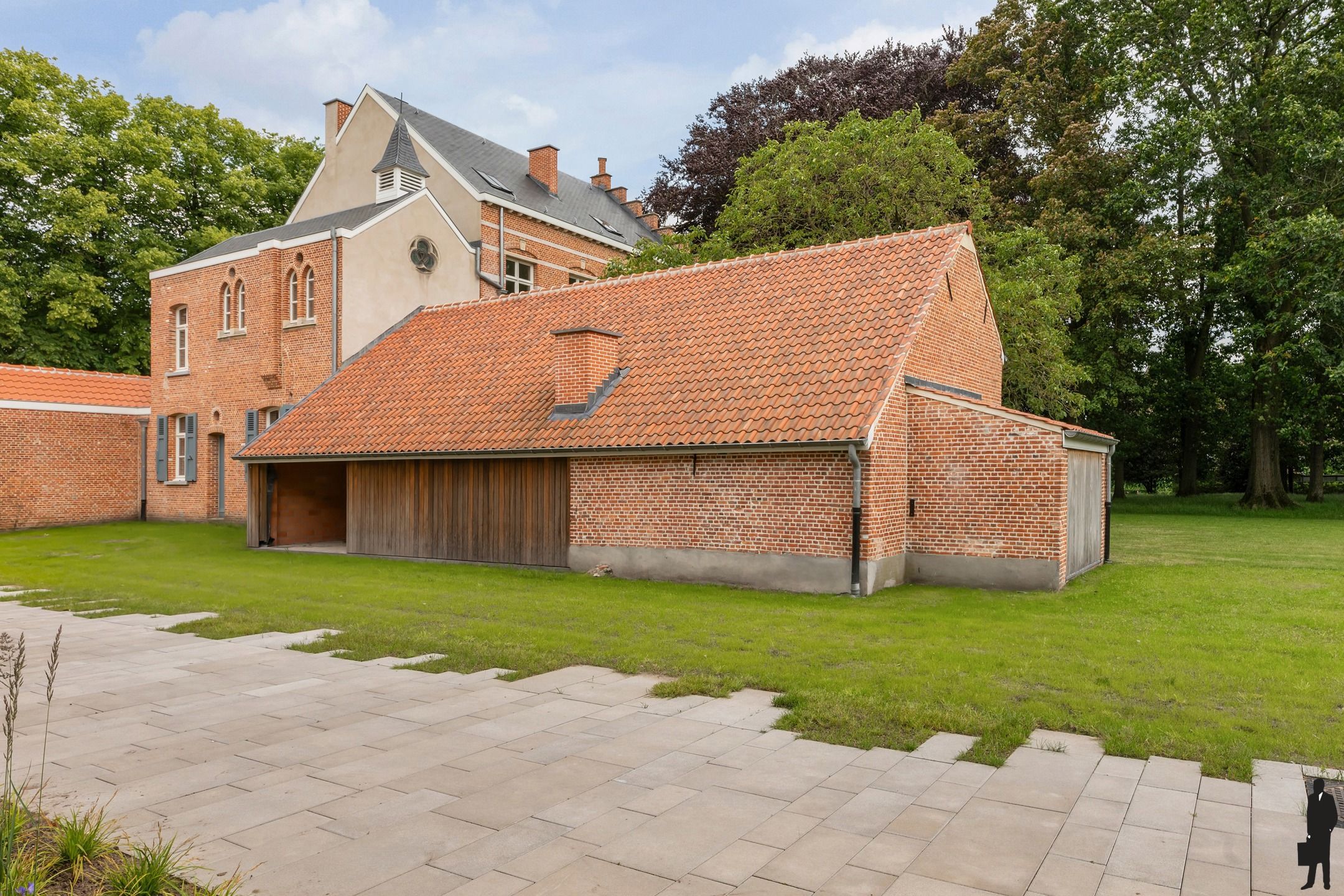 Uitzonderlijk object, het oude "klooster" gelegen op de beschermde kloostersite te Meer. foto 10