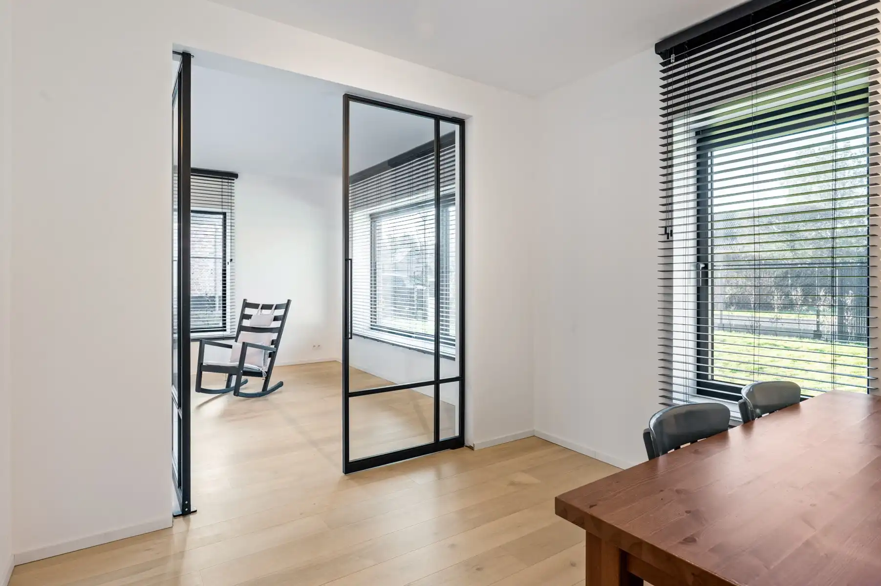 Recente villa met bijgebouw op toplocatie foto 8