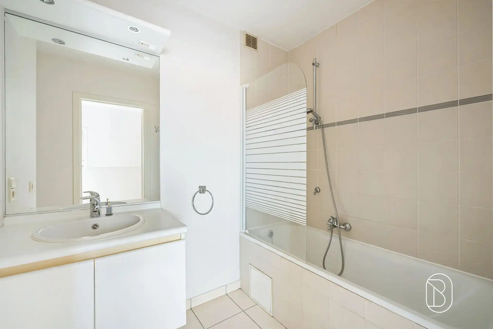 Instapklaar appartement nabij centrum Avelgem foto 11