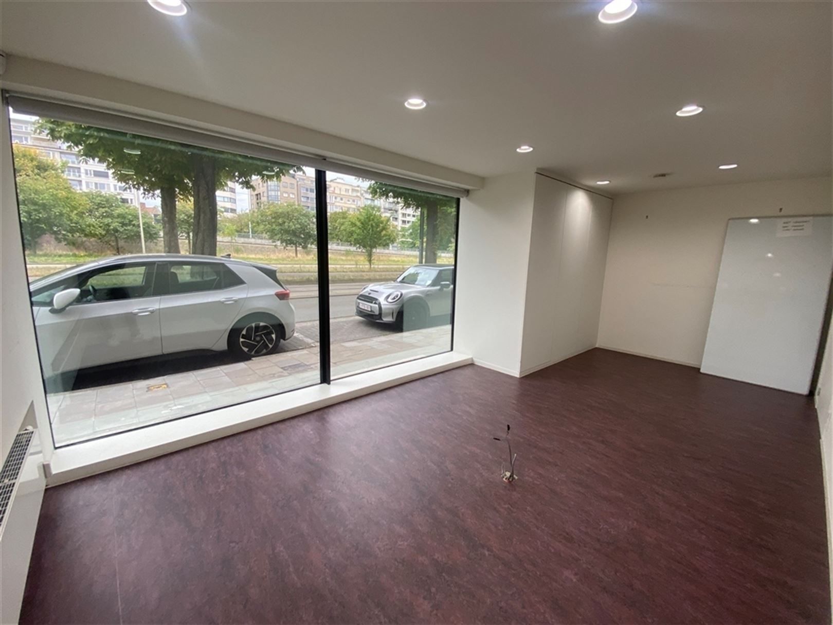 Gerenoveerd kantoor op commerciële zichtlocatie bij Zuidpark foto 2