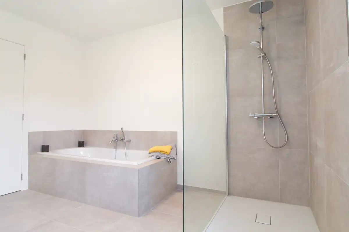 In de Graanstraat te Meulebeke trekt Hectaar deze 4 hedendaagse nieuwbouwwonignen op, tijdloos en voorzien van alle comfort. foto 14