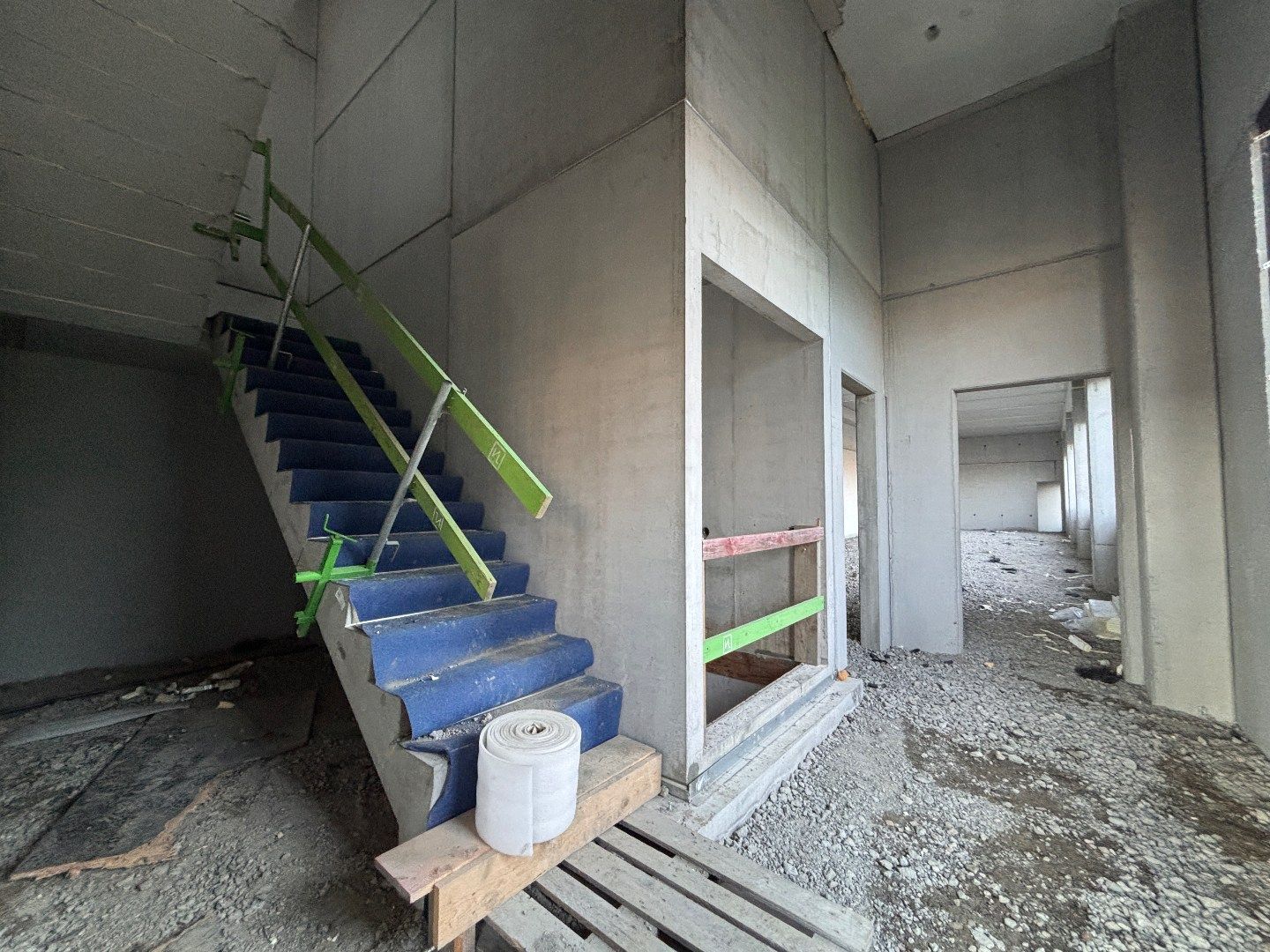 Logistieke bedrijfshal - 4069 m² - met mogelijkheid tot 1200 m² kantoren. Superligging! foto 8