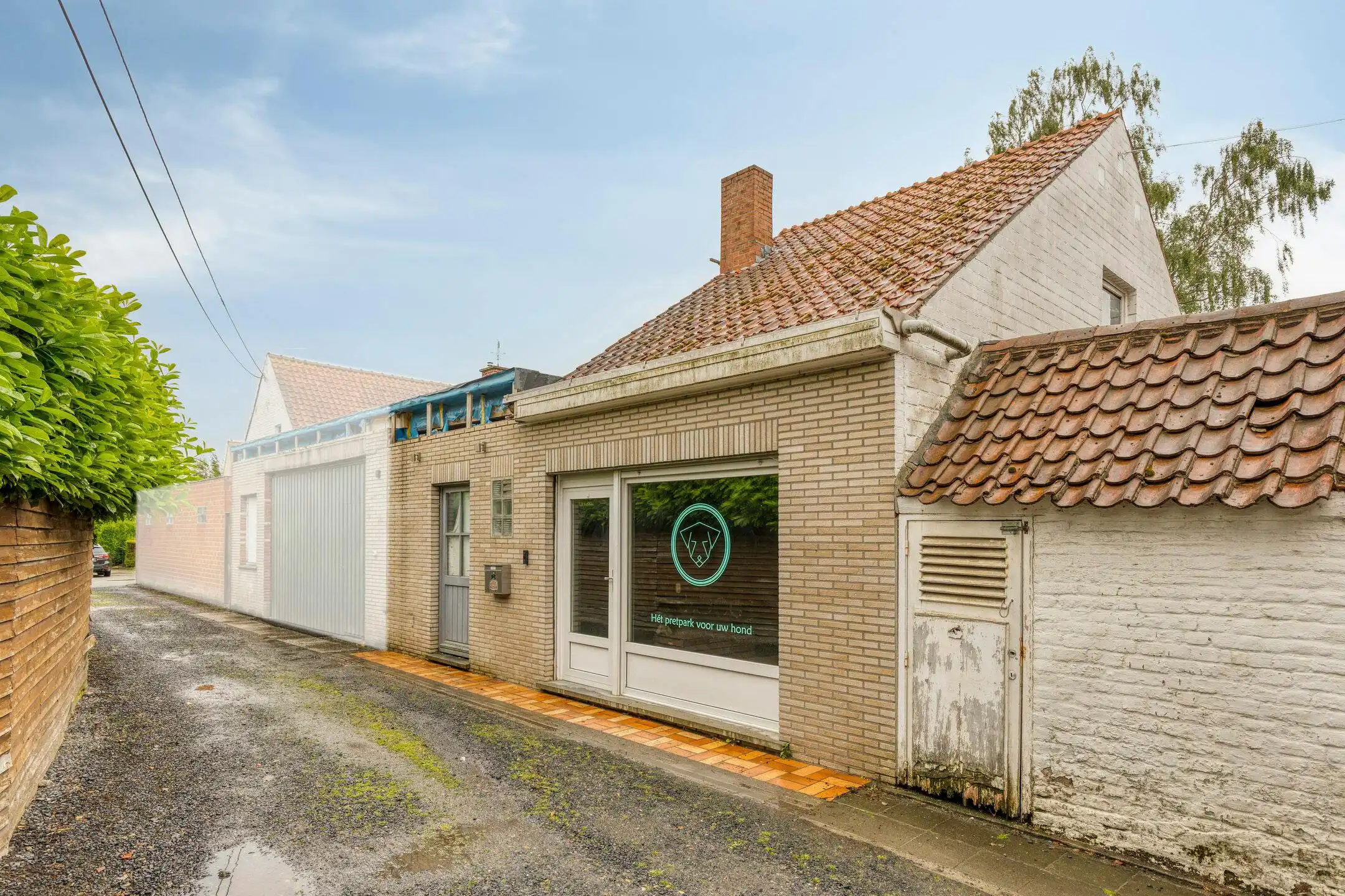 Hoofdfoto van de publicatie: Te renoveren woning met grote tuin en bijgebouw te Heule