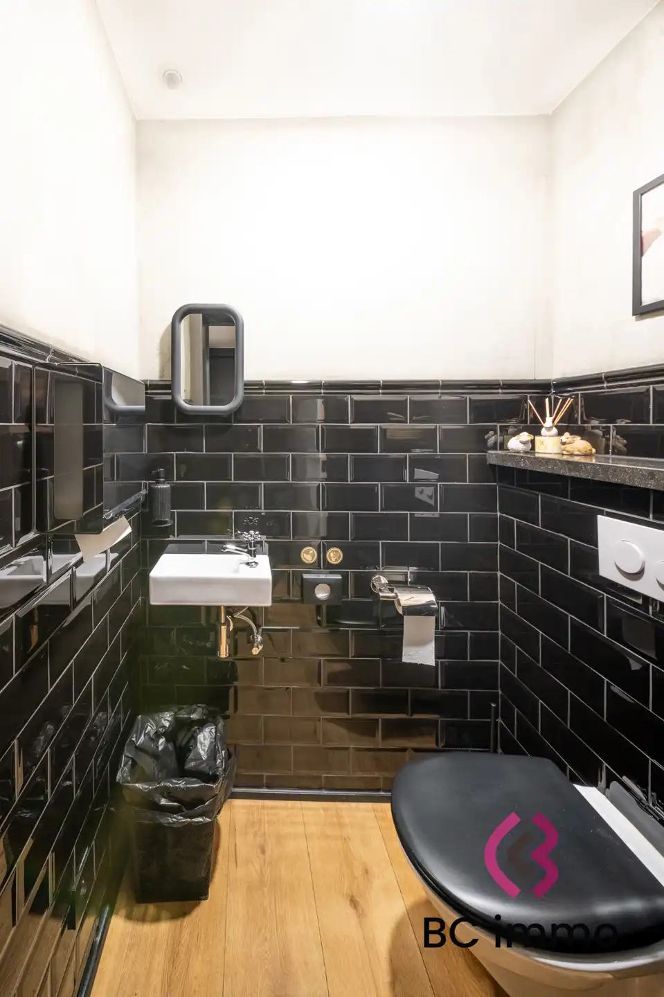Verhuurde horecazaak met professionele keuken, tuin en ruime bijbouw te koop in Genk foto 5
