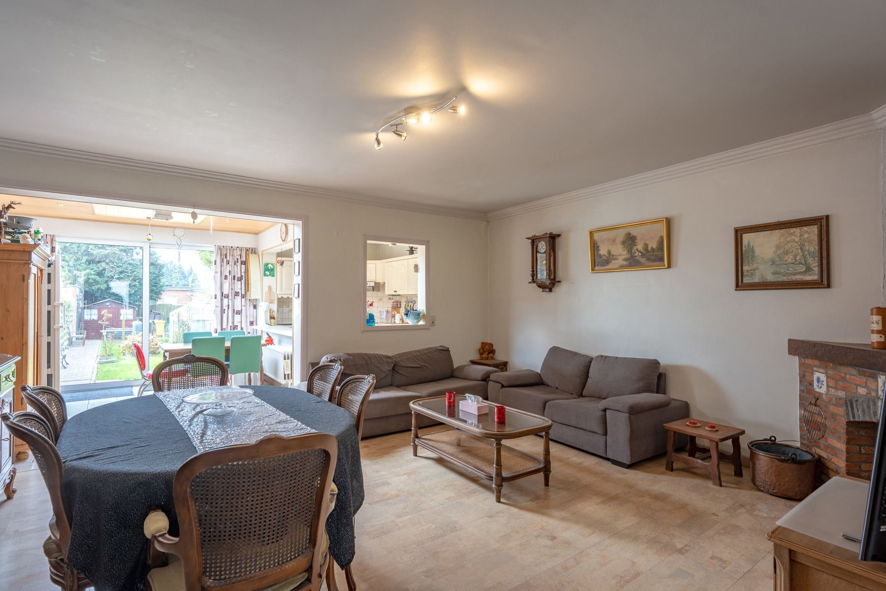 Instapklare woning met 5 slaapkamers, tuin, inpandige garage én dubbele garagebox foto 5