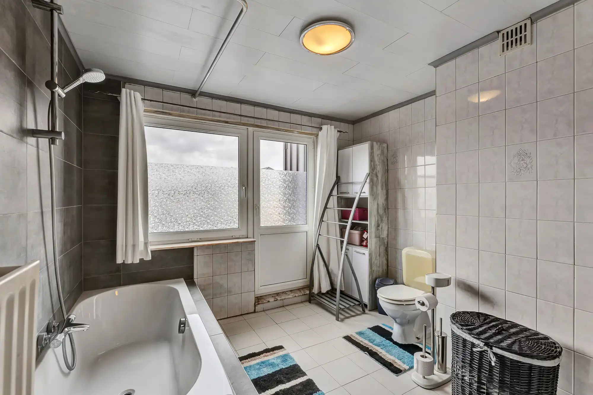 Gezellige gezinswoning met veranda, tuin en garage te koop foto 16