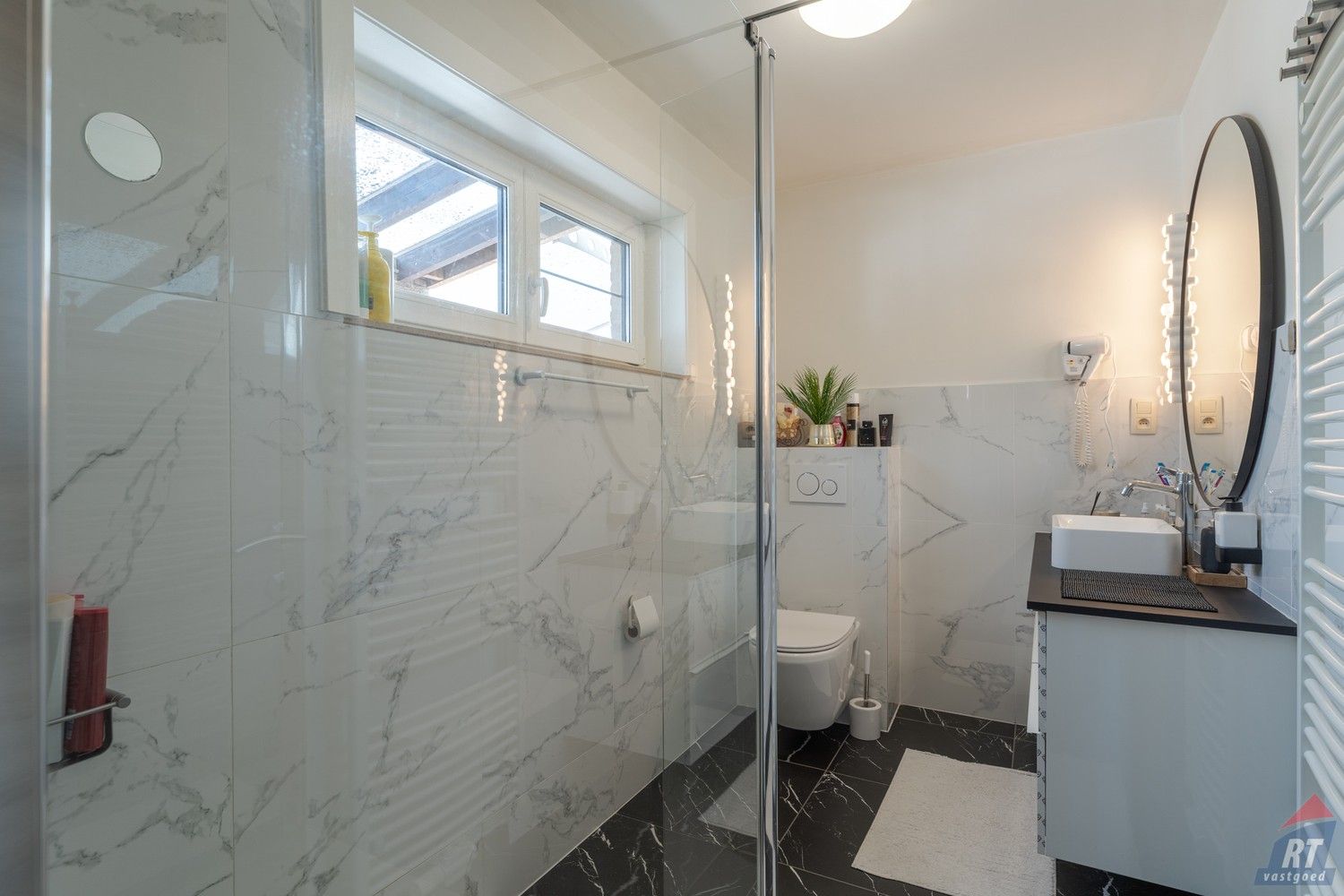 Grondig gerenoveerde open bebouwing op 10a11ca met garage en 5 slaapkamers foto 11