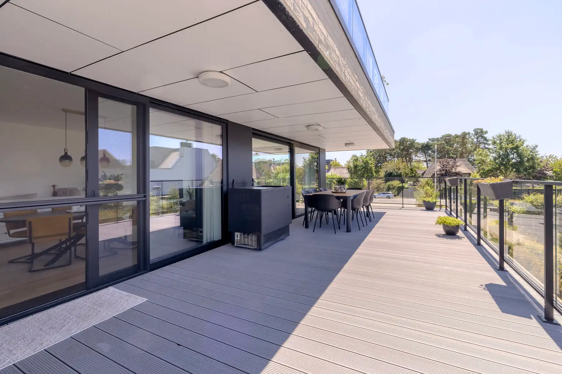 Ruim appartement met 2 slpks, terras van 71m2 en 2 staanplaatsen foto 18