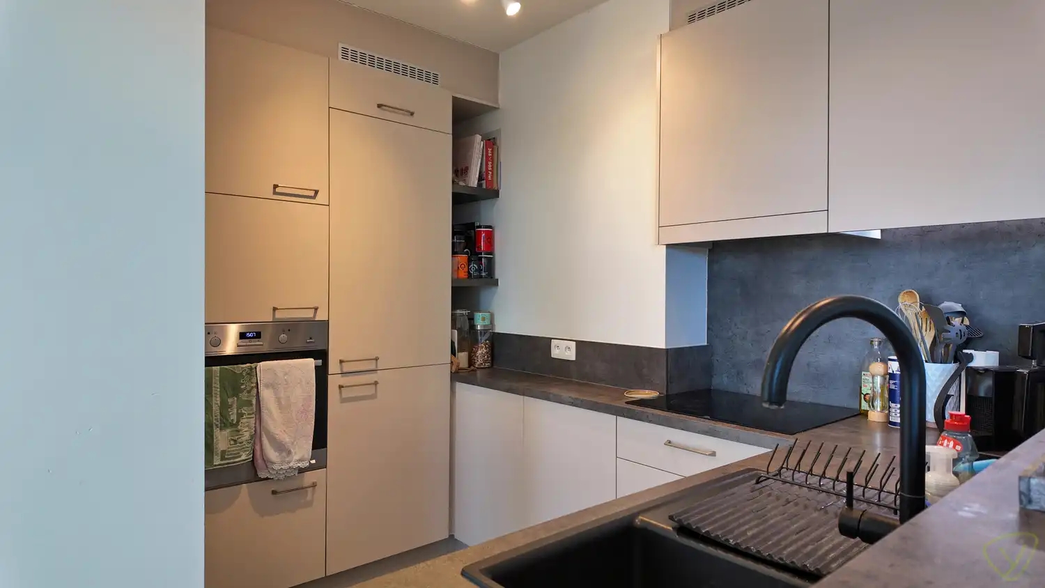 Stijlvol appartement met ruim zonneterras in Park Van Damme te Eeklo! foto 4