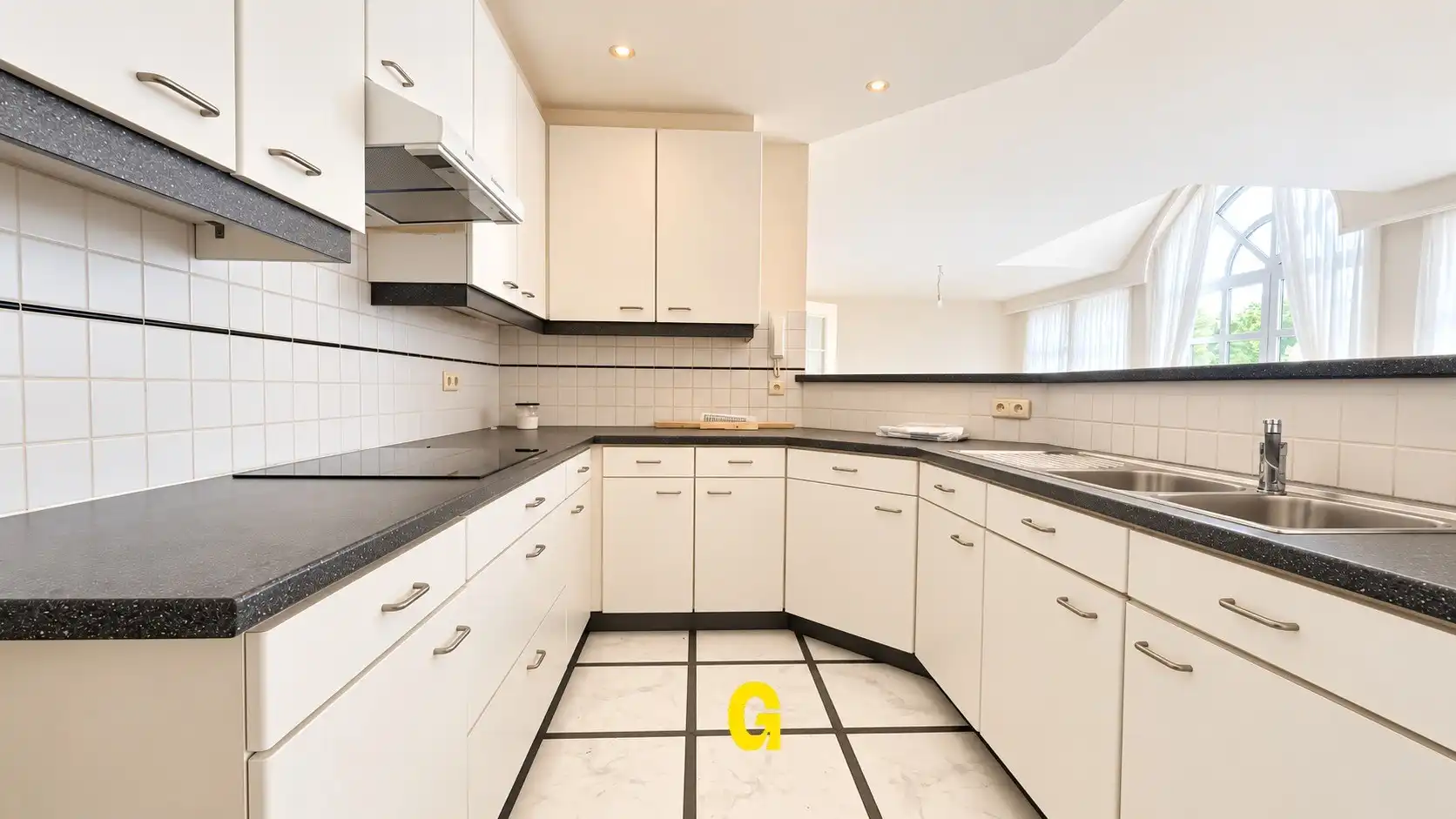 Ruim duplex appartement met 4 slaapkamers en terras in centrum van Hoeselt foto 7
