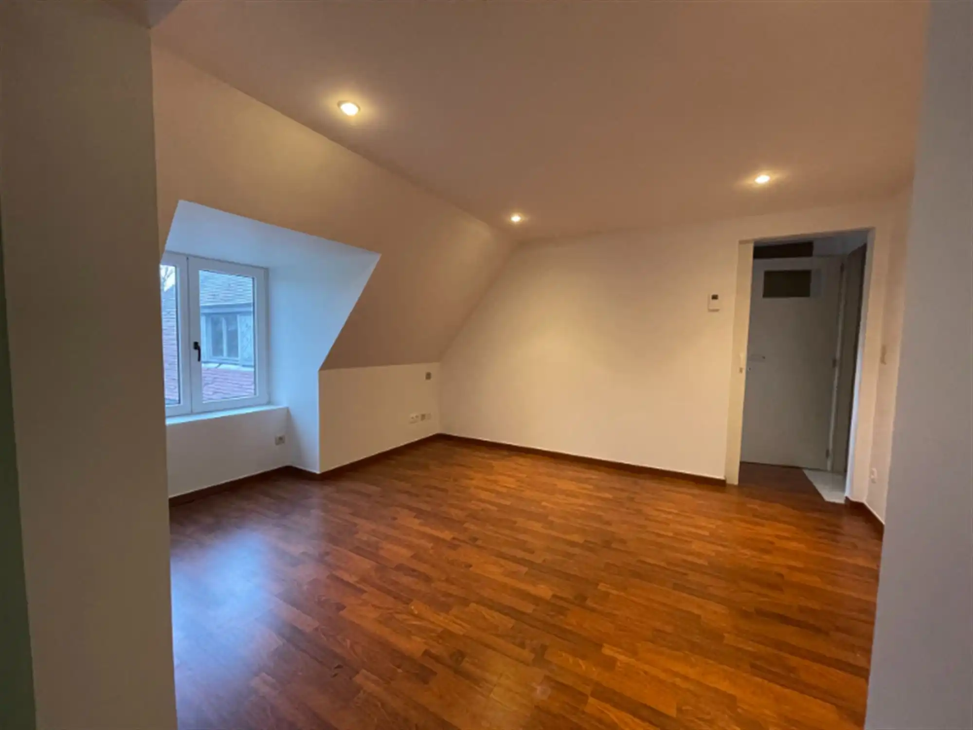 Appartement foto {{pictureIndex}}