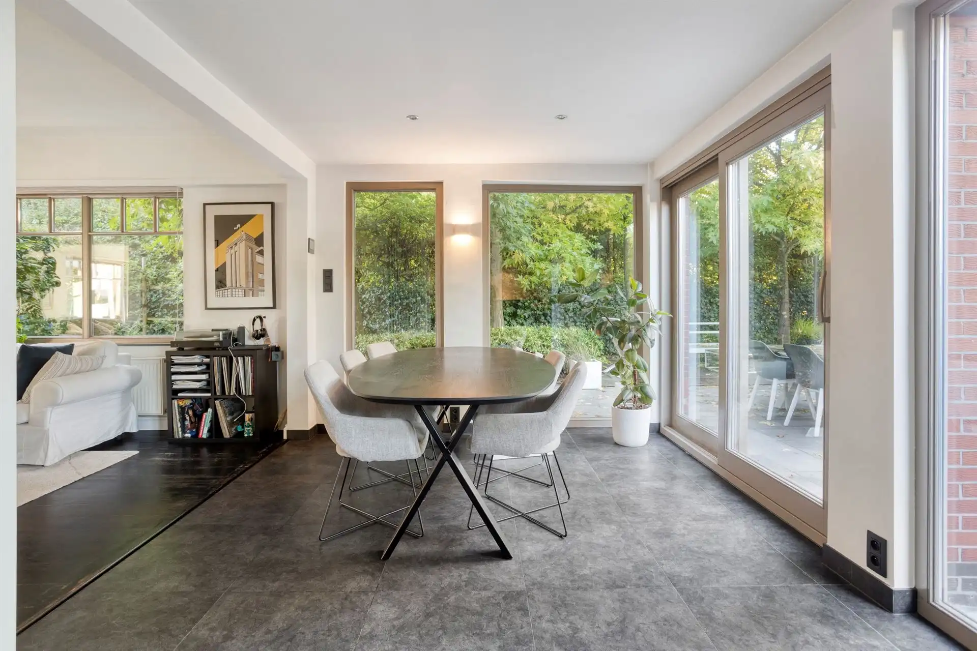 Prachtig gerenoveerde woning op een centrale ligging! foto 10