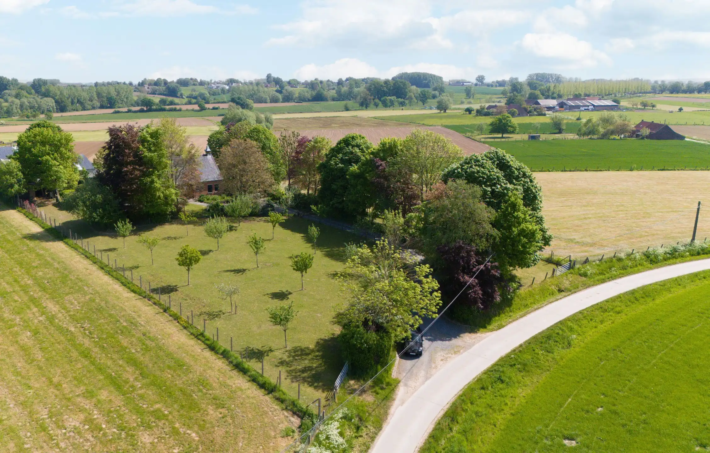 Prachtige villa 5 slpk te midden van de velden op +/- 50a foto 36