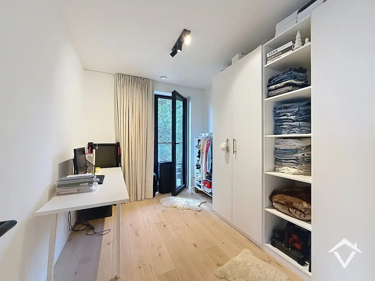 Prachtige penthouse met twee slaapkamers, autostaanplaats en zonnig terras te Rumbeke foto 14