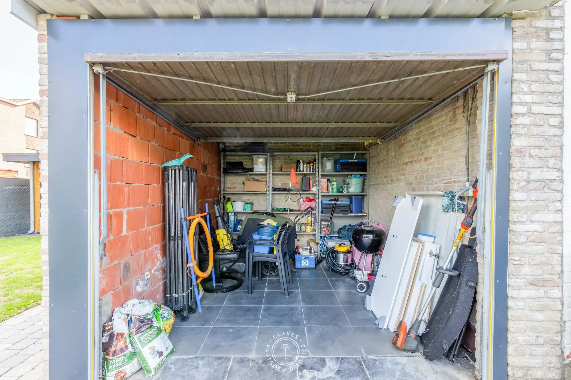 Vernieuwde halfopen bebouwing met grote tuin foto 24