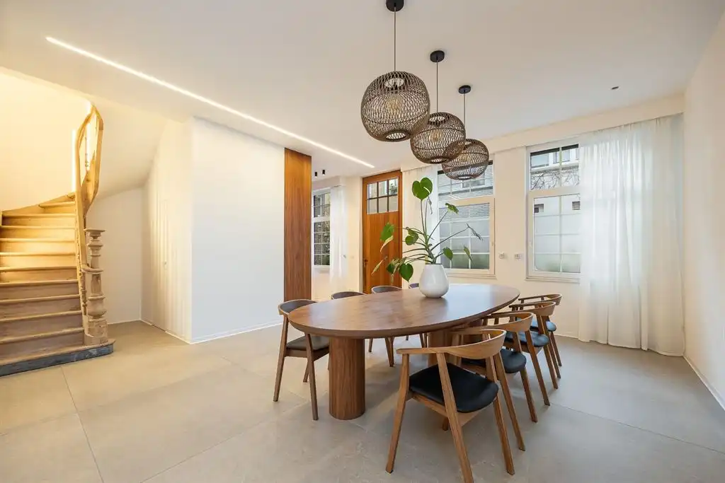 Stijlvol gerenoveerd herenhuis (EPC A) met parkeermogelijkheid foto 2