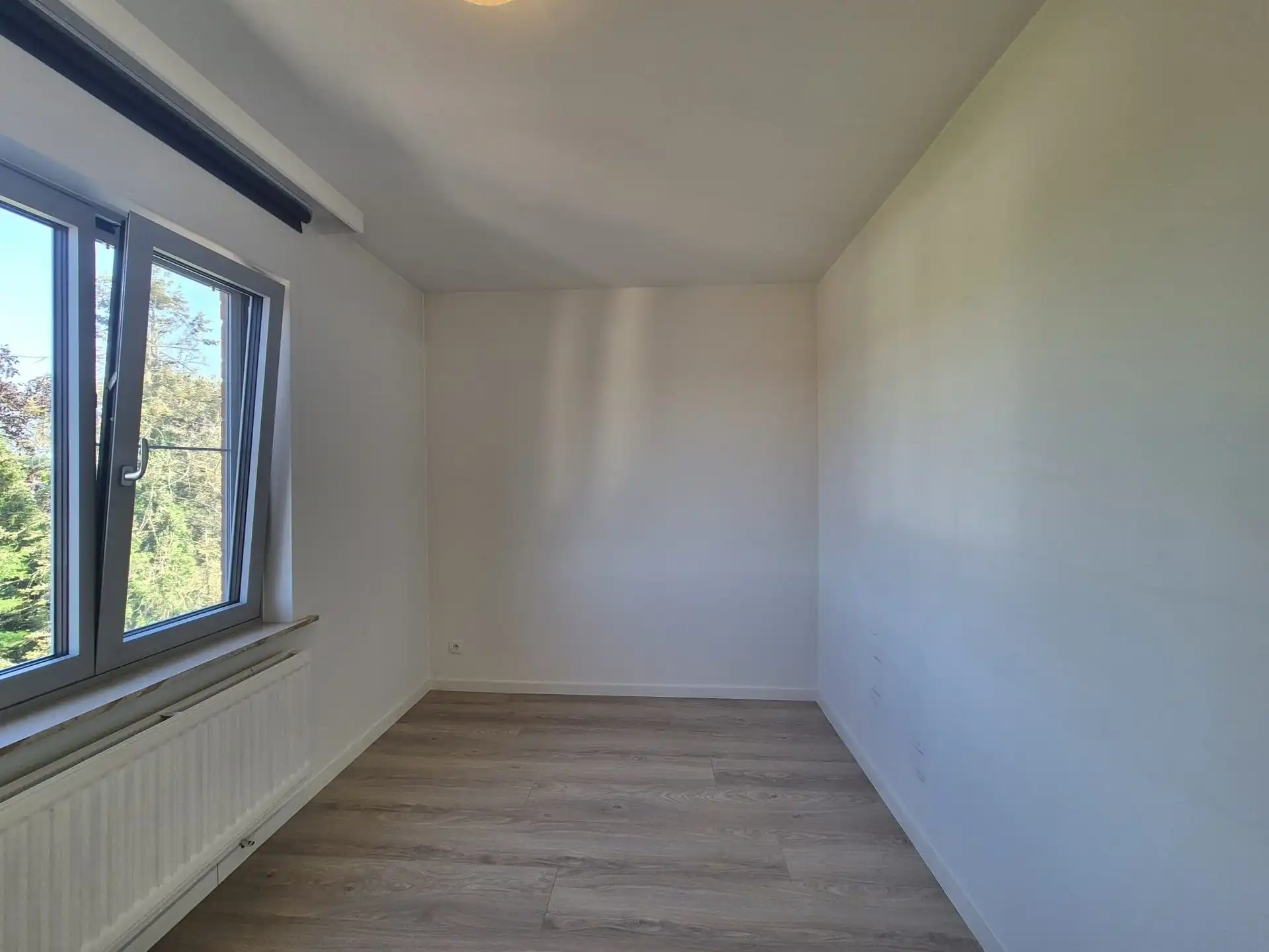 3-slaapkamer appartement met zeer groot terras huur in het centrum van Wetteren. foto 24