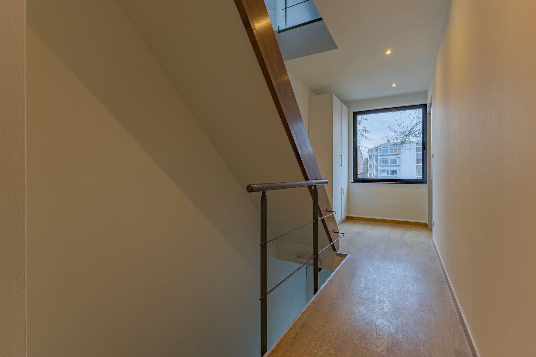 Commercieel gelijkvloers met duplex in centrum Halle foto 15