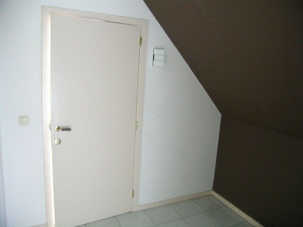 Knus 1 slaapkamer appartement te koop in het centrum van Maasmechelen, ideaal als investering! foto 11