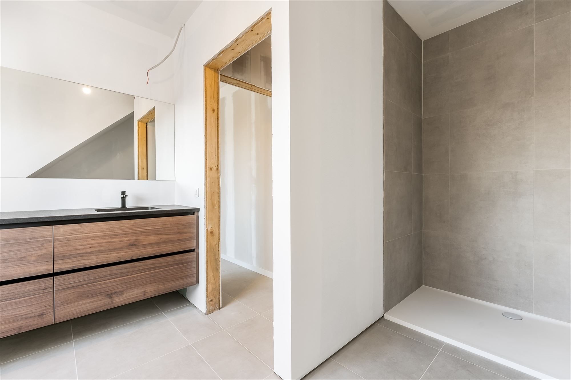 ZEER RUIME, HOOGKWALITATIEVE NIEUWBOUWWONING! foto 21