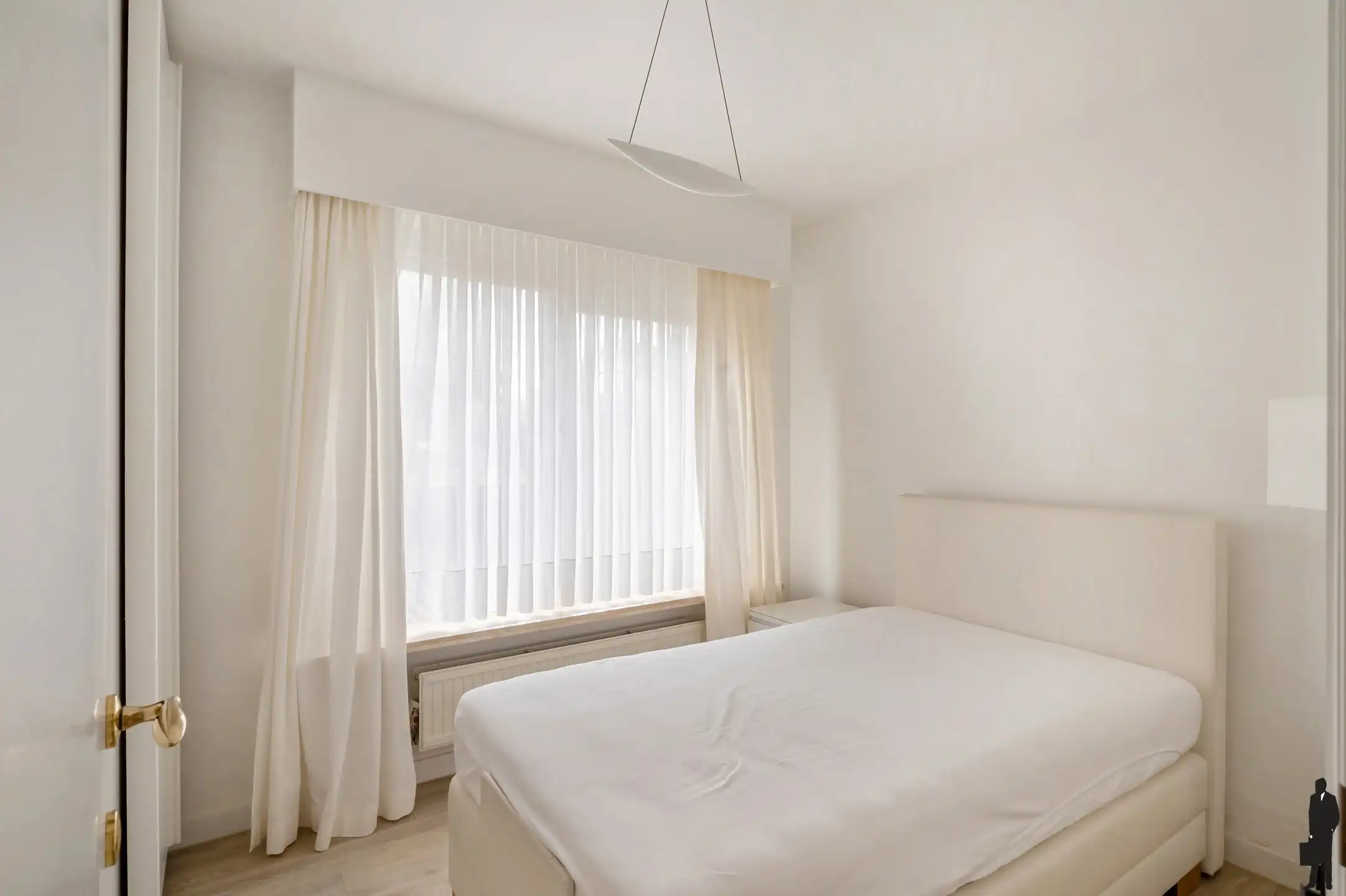 Ruim villa-appartement met 4 slaapkamers & garage foto 13