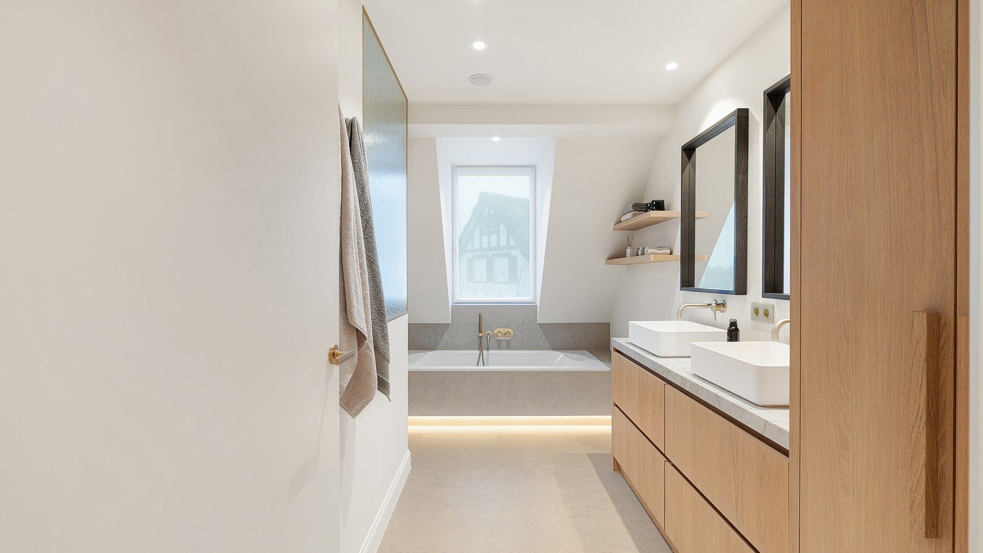 Luxueuze, alleenstaande villa in een residentiële wijk in Knokke met 5 slaapkamers. foto 25