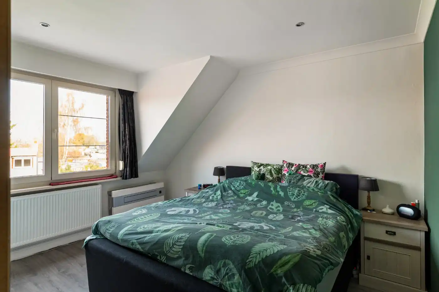 Ruime woning met 3 à 4 slpk., garage en oprit op een perceel van 702 m² foto 16