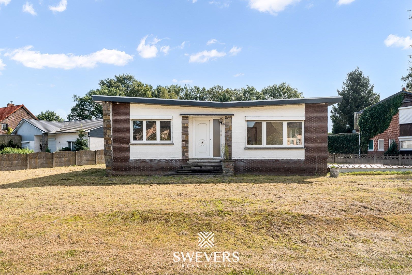 Gelijkvloerse woning met 3 slaapkamers op een perceel van 8a in het rustige Helchteren foto 1