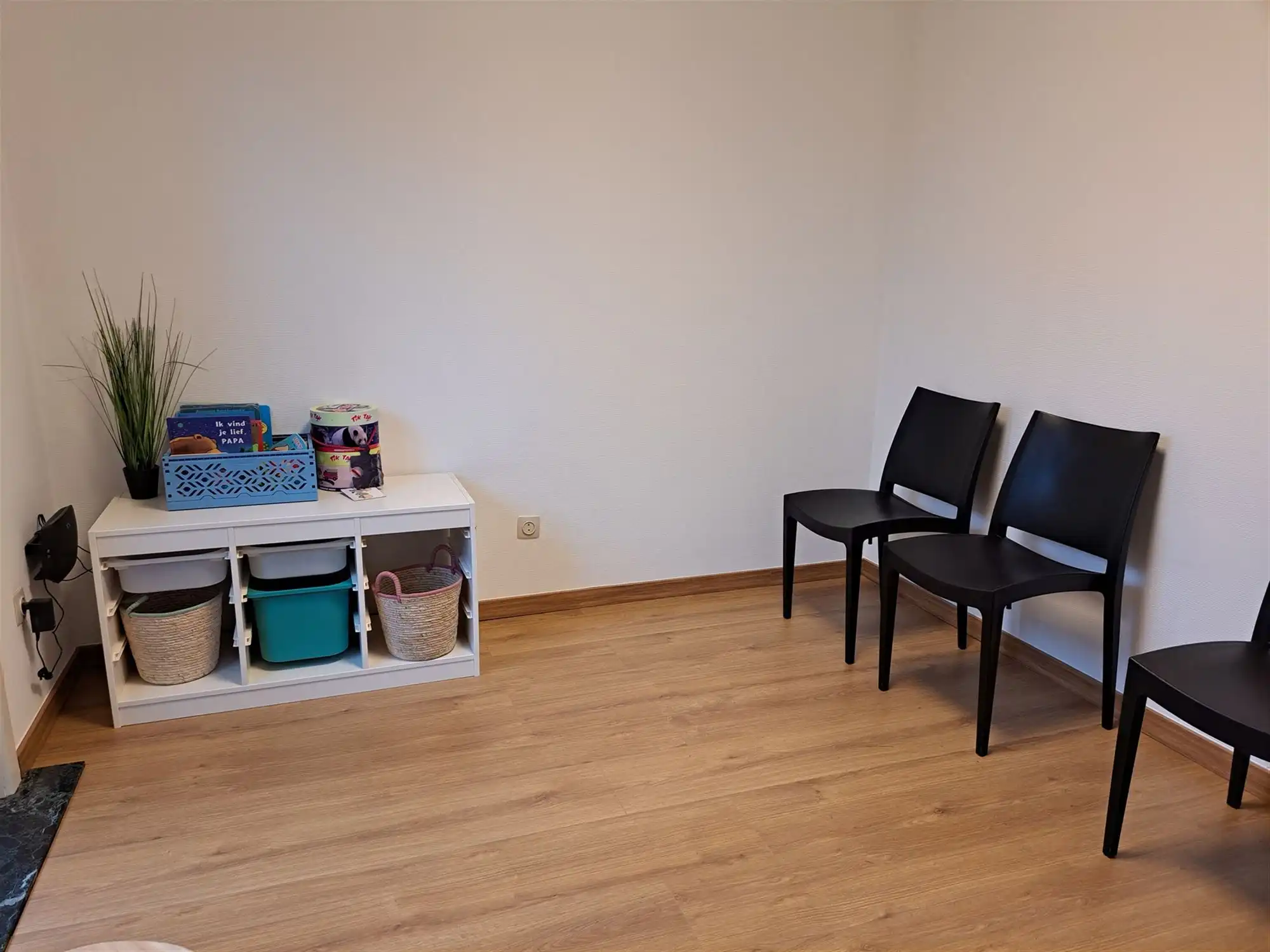 Villa met 4 slaapkamers, grote garage, veel parkeergelegenheid en een afgesloten tuin. foto 10