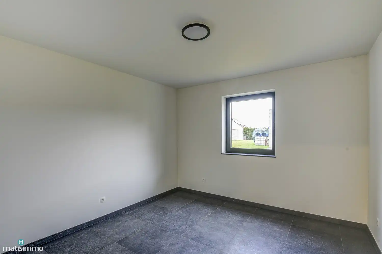 RUIM NIEUWBOUW APPARTEMENT MET 2 SLAAPKAMERS, TERRAS, GARAGE, AUTOSTAANPLAATS EN KELDERBERGING TE BEVERST foto 14