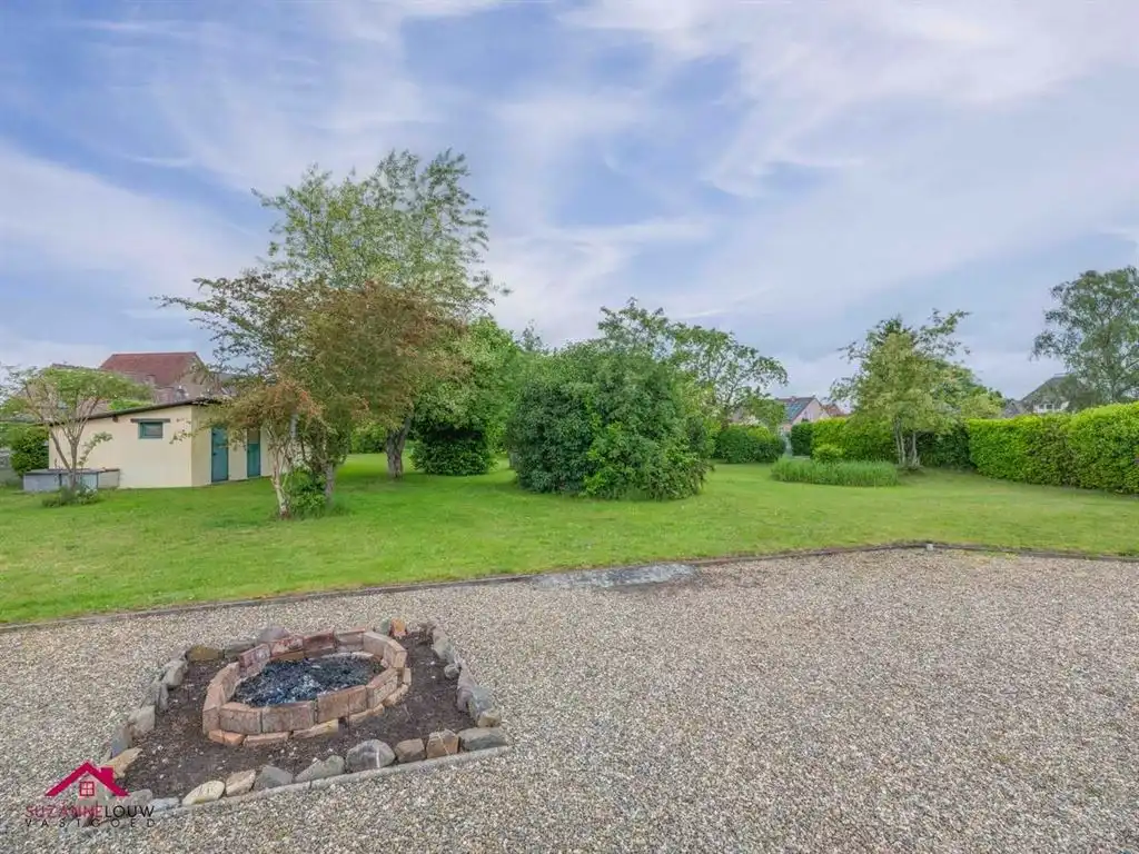 Karaktervolle, vrijstaande woning op riant perceel foto 5