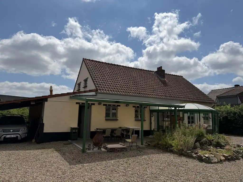 Karaktervolle, vrijstaande woning op riant perceel foto 5