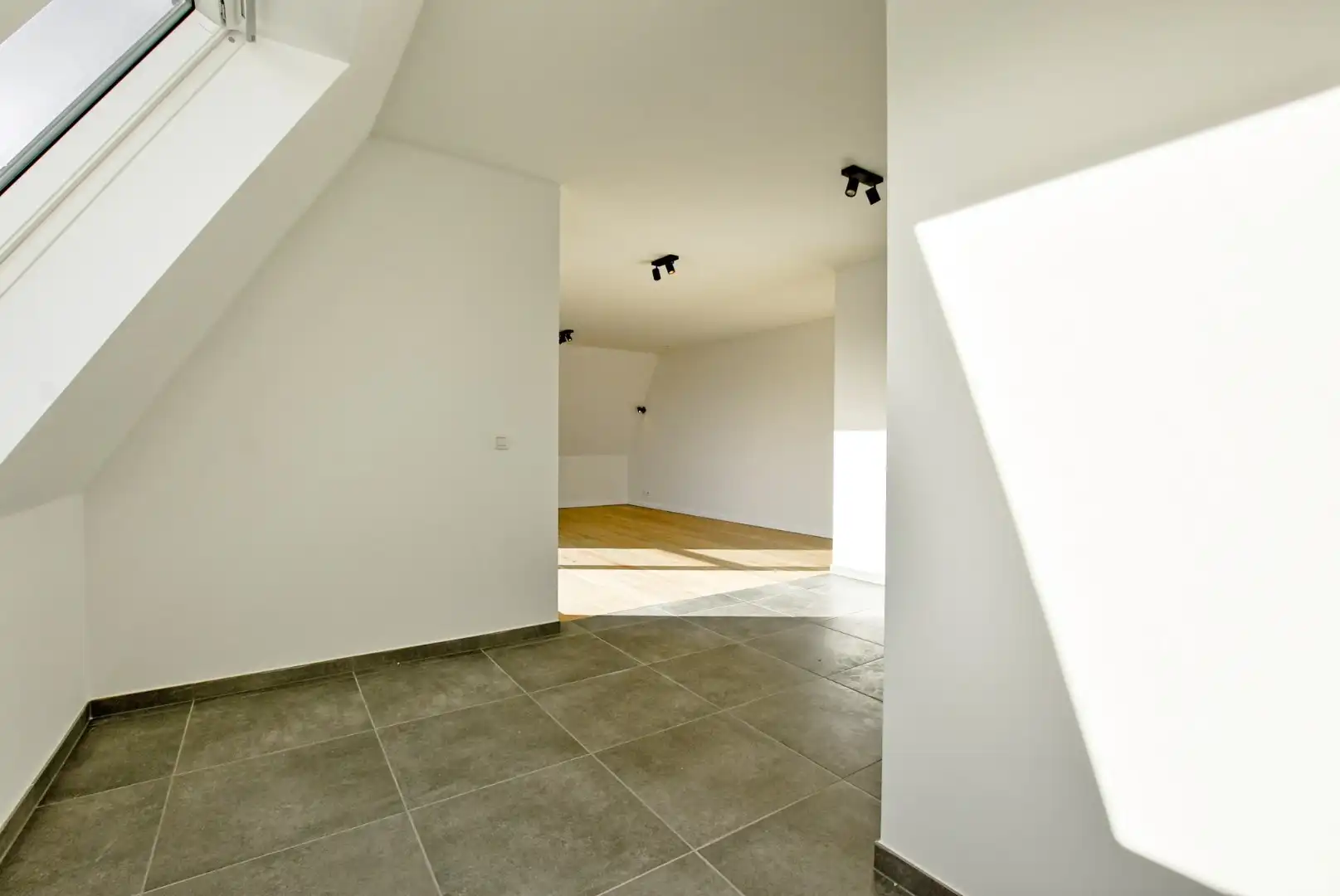 Recent dakappartement met 2 slaapkamers te Oostduinkerke.  foto 19