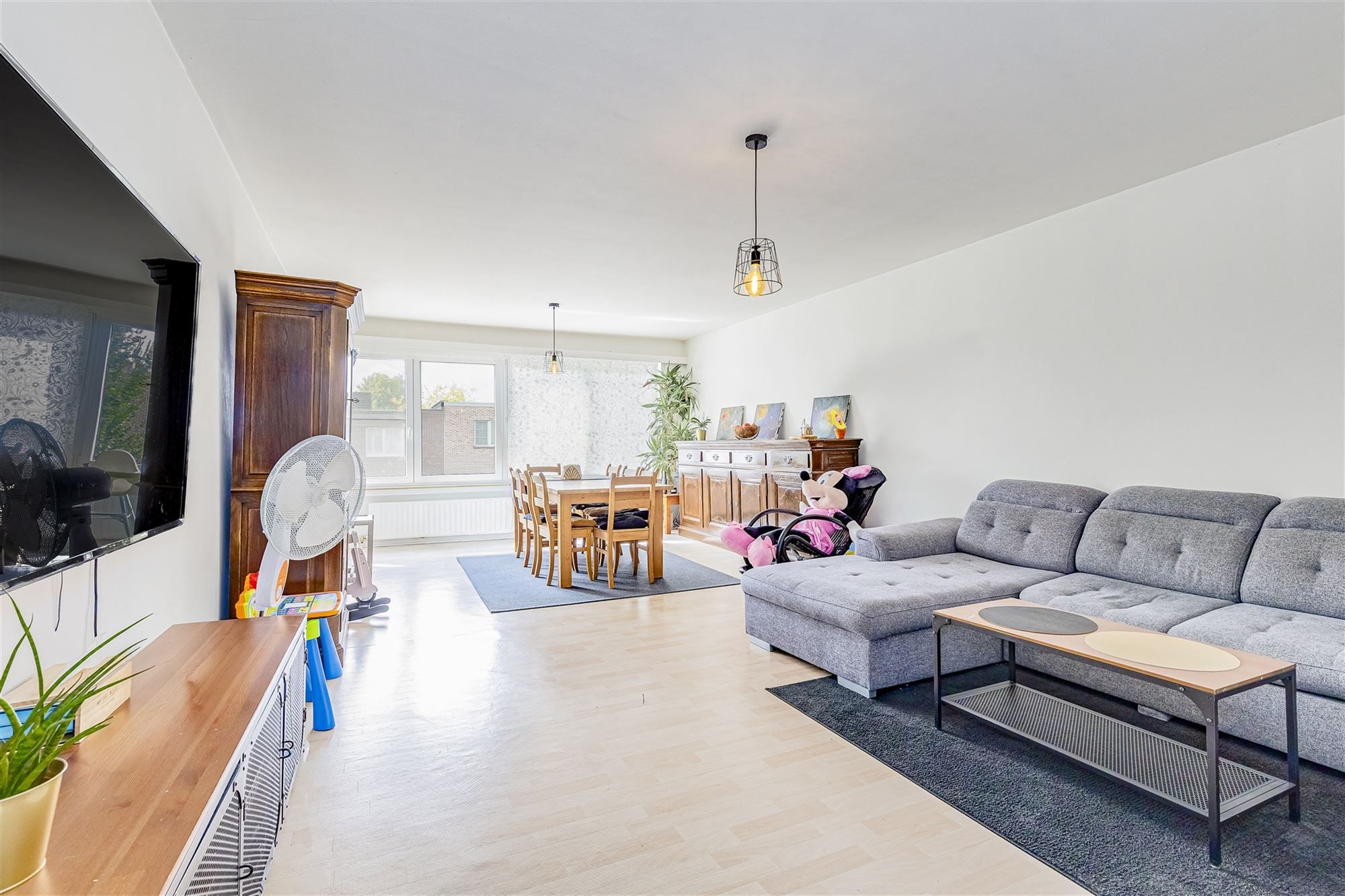 Ruim appartement met 2 slpk + terras te koop in Mortsel foto 2