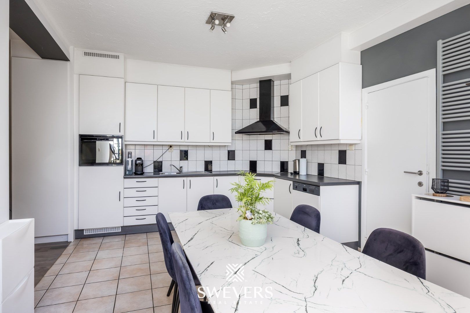 Instapklare halfopen woning met paardenaccommodatie op 73a in Sint-Truiden foto 13