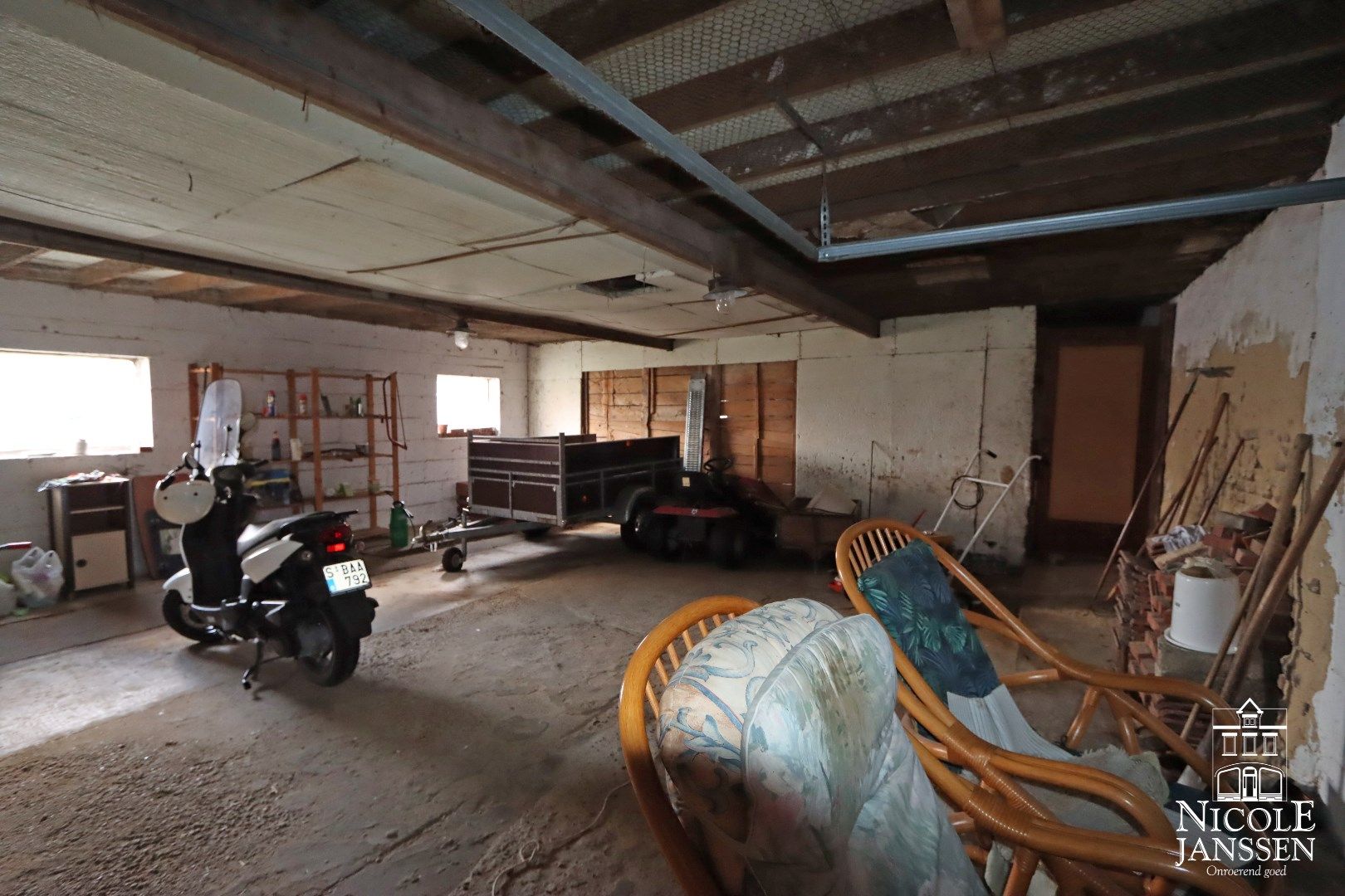 Te renoveren langgevelhoeve met garage en royale tuin op rustige locatie foto 7