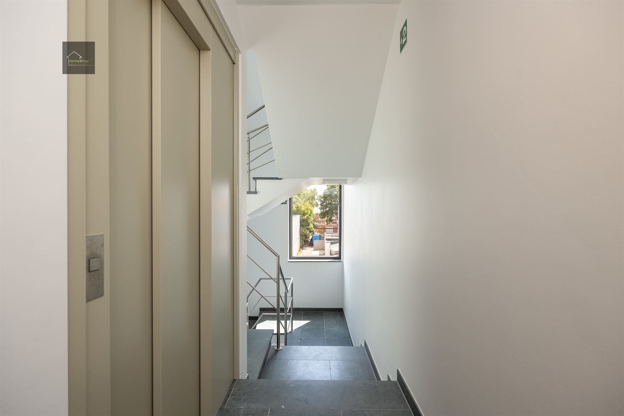 Modern instapklaar appartement met terras en autostaanplaats foto 12