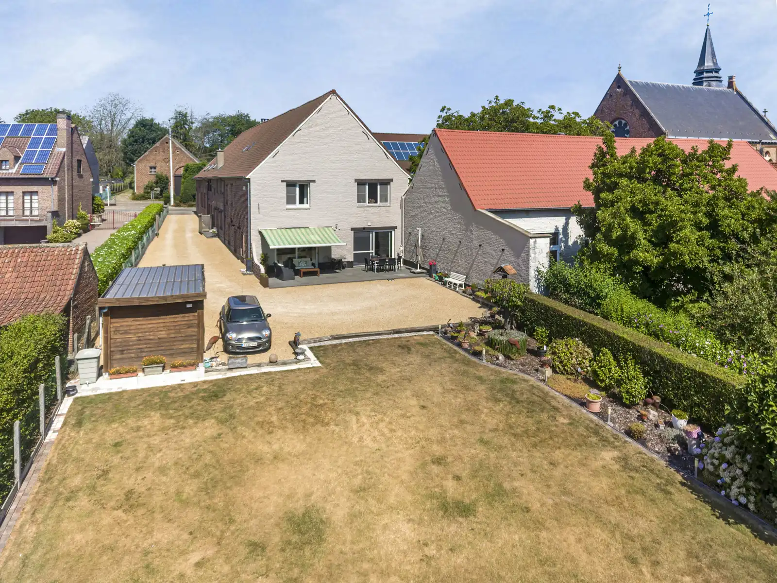 Ruime karakterwoning met 6 kamers, 3 badkamers en tuin foto 28
