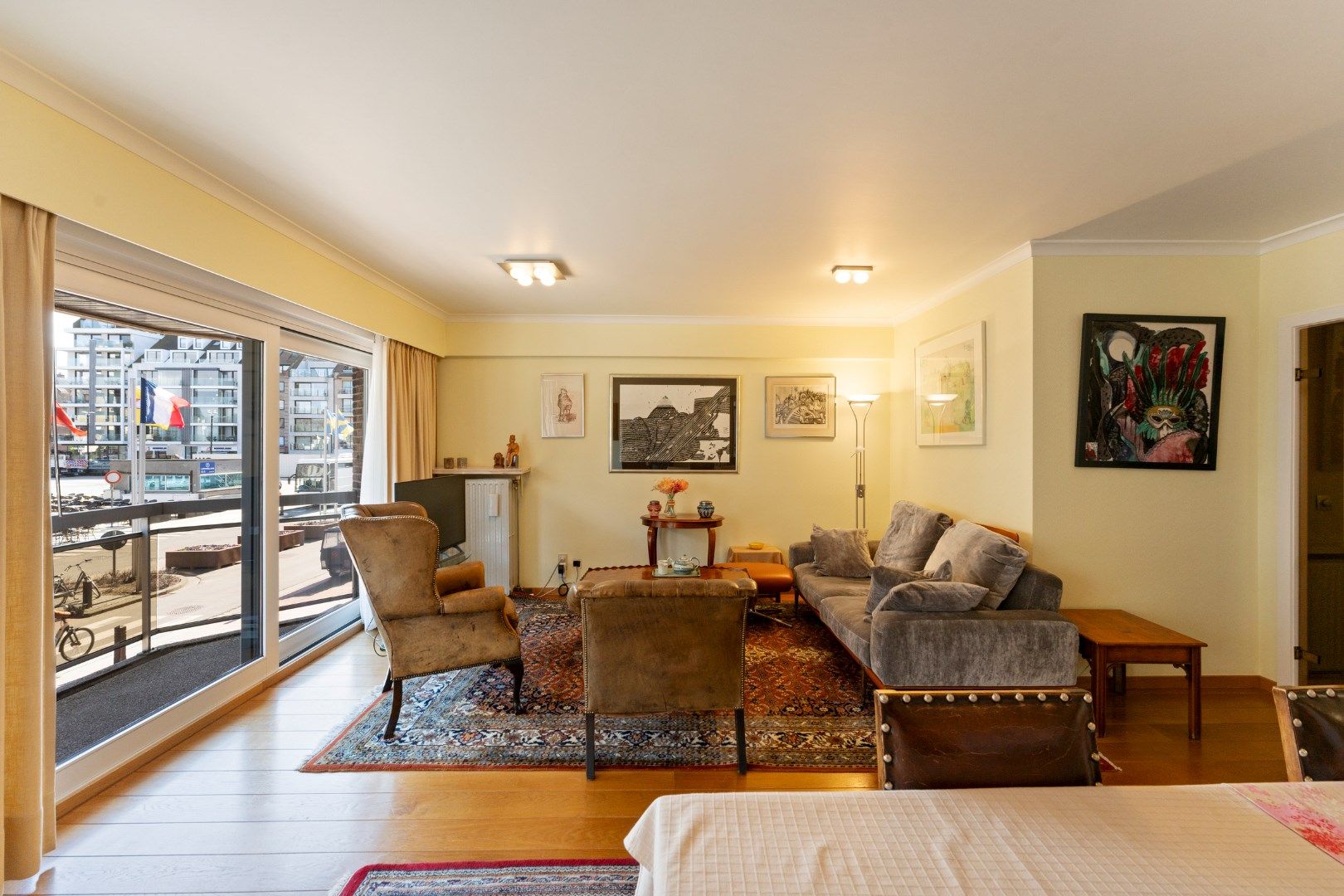 Breed hoekappartement met groot terras foto 5