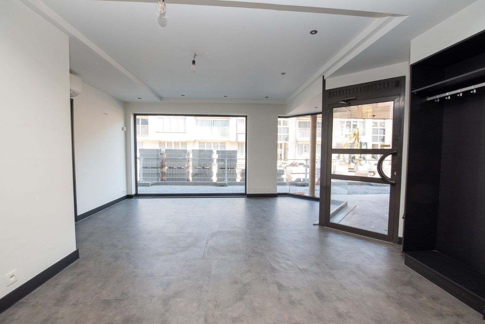 Ruime winkelruimte te huur in het centrum van Nazareth, ideaal voor diverse doeleinden! foto 3