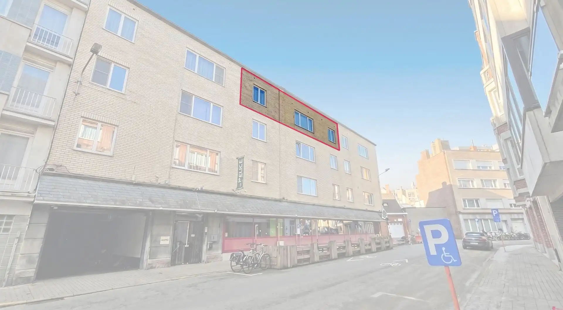 Zeer centraal gelegen appartement op bovenste verdieping foto 2