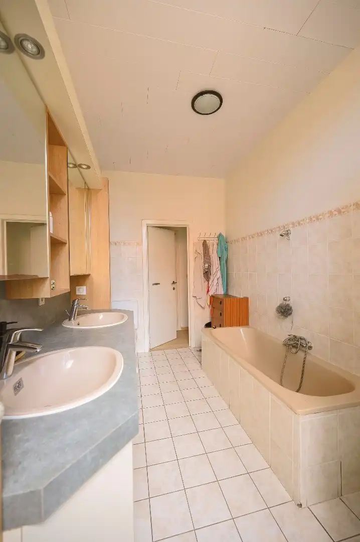 CENTRALE OPBRENGSTEIGENDOM MET 3 ENTITEITEN foto 13