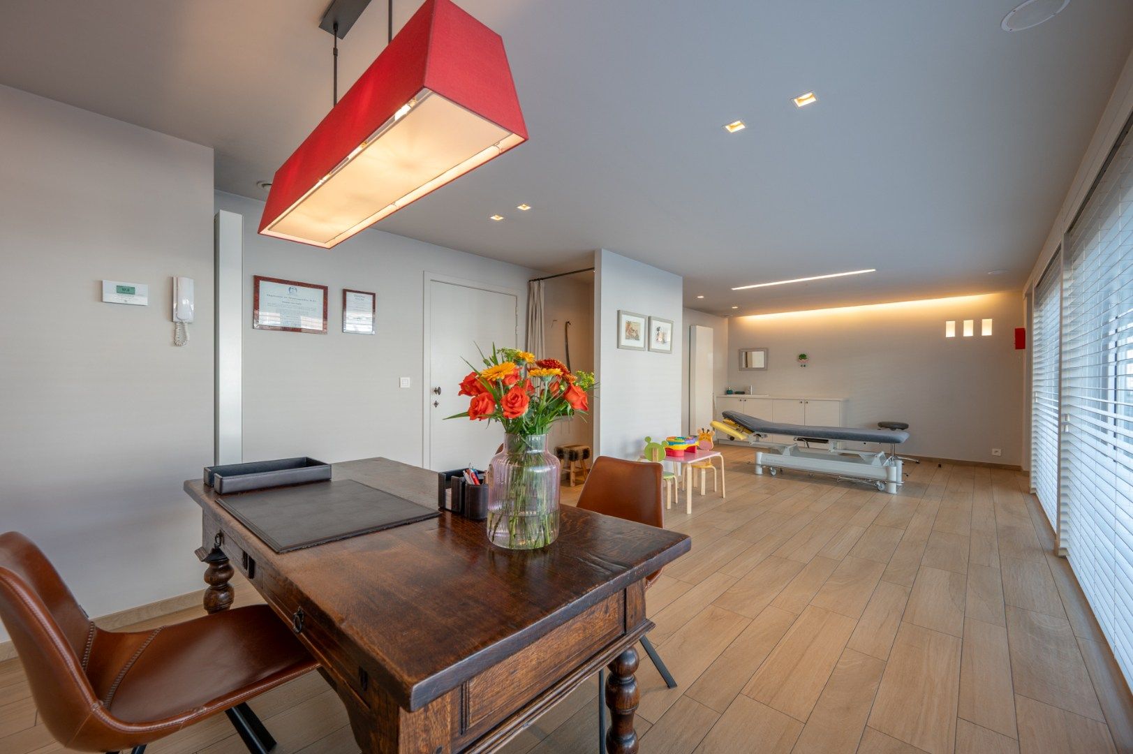 Zeer mooie handelsruimte op centrale ligging! foto {{pictureIndex}}