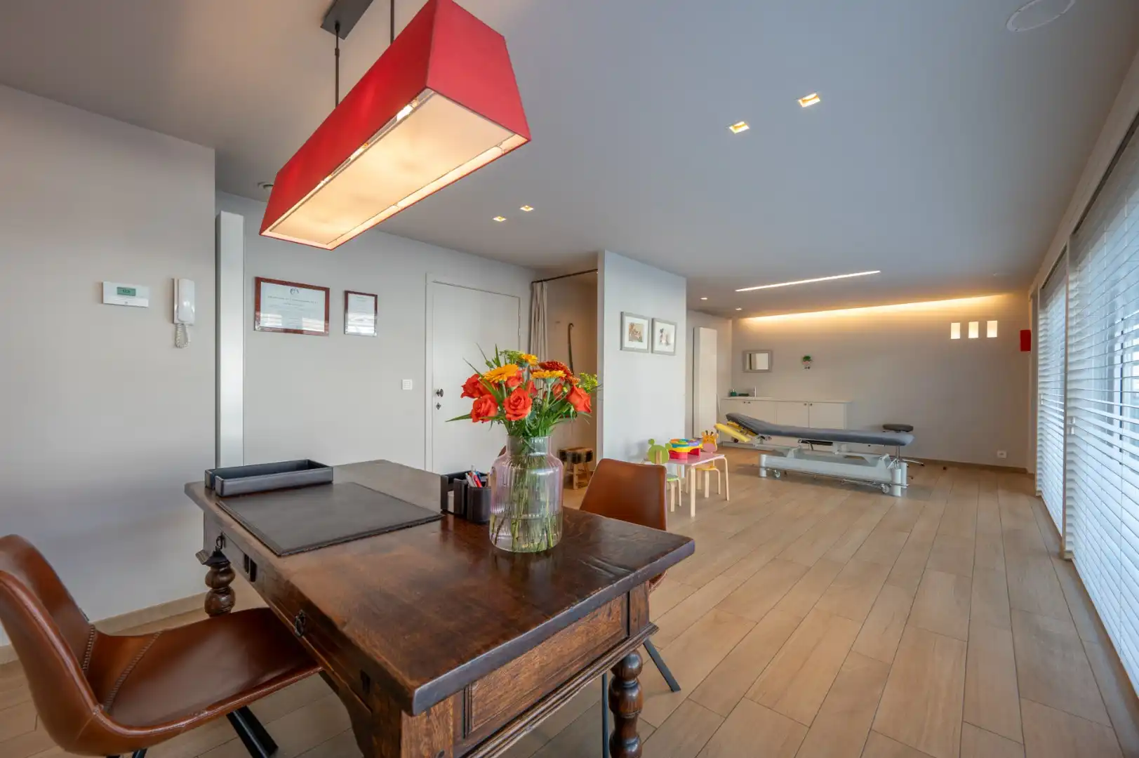 Zeer mooie handelsruimte op centrale ligging! foto {{pictureIndex}}